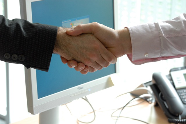 IOLAVORO all'Outlet di Vicolungo per facilitare incontro fra domanda e offerta