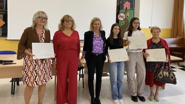 Cerano, consegnate le borse di studio Sarpom all'IC "Ramati"