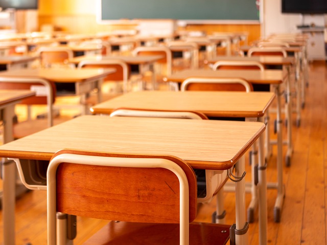 aula scuola banchi 3