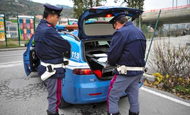 Senza assicurazione su mezzo sottoposto a fermo e patente non convertita: 3mila euro di multa