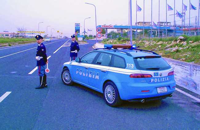 Nascondeva la droga nel cruscotto dell'auto: arrestato per spaccio