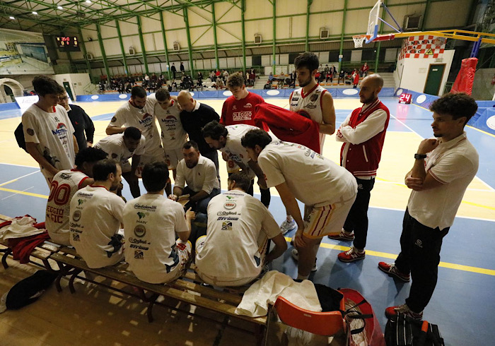 Basket: la battaglia con la Robur finisce con una sconfitta per gli Squali di Oleggio