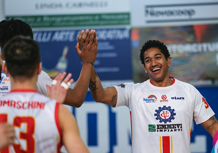 Oleggio Magic Basket: per Negri continua la vita da squalo