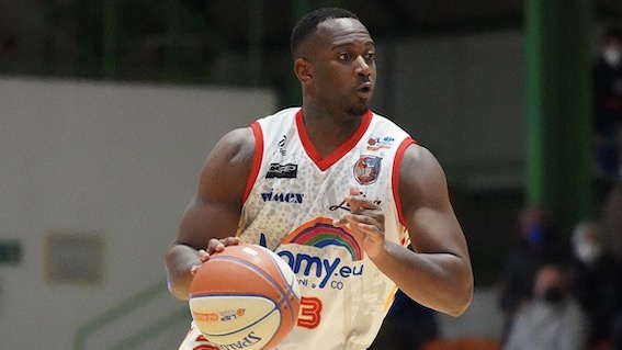 Oleggio Magic Basket, sfida alla Pielle Livorno