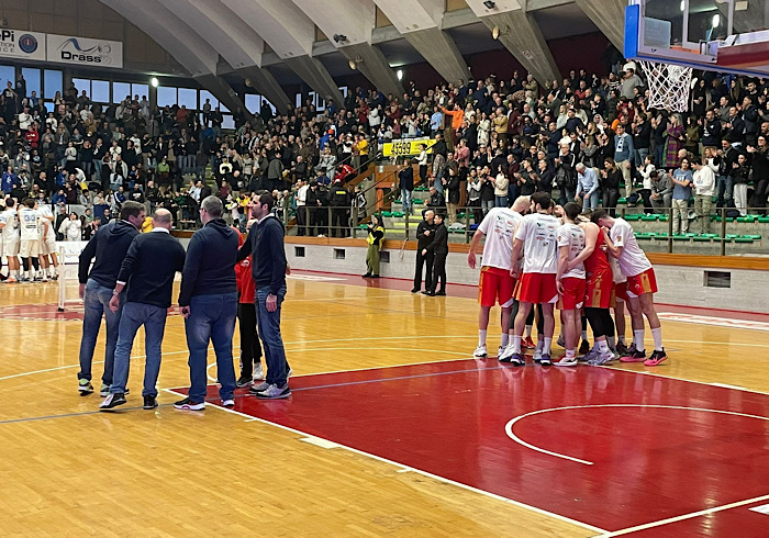 Basket, gli squali dell’Oleggio sconfitti dalla Pielle Livorno
