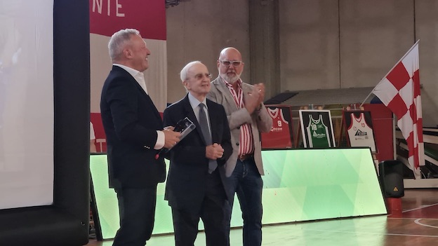 Anche Dan Peterson alla festa per i 50 anni dell'Oleggio Basket