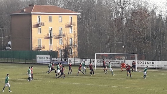 Il Gozzano usa la testa e vola al comando. Foto