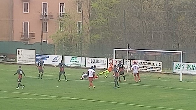 Un rigore fantasma castiga il Gozzano - foto