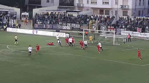 La Pro vince il derby dei play-off e ora trova la Carrarese