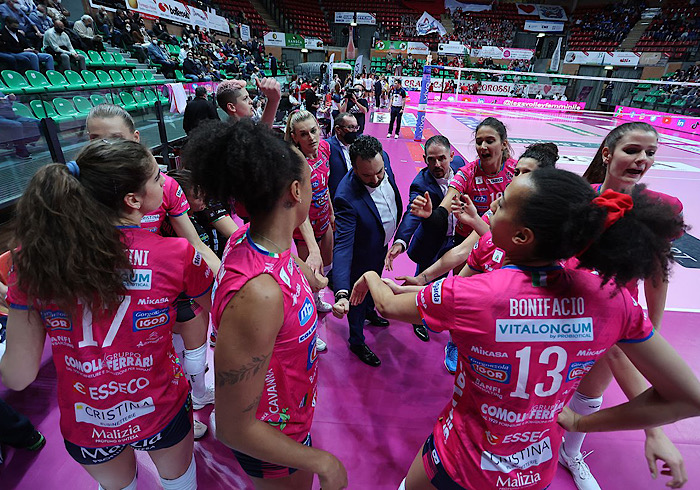 La Igor Volley cade a Cuneo in gara due. La sfida si deciderà in gara tre