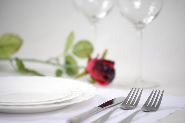 Arona: con la Cena in bianco raccolti fondi per Rete Nondisolopane