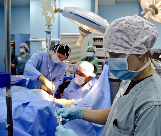 Presidio dei lavoratori della Sanità davanti alle Prefetture di Novara e Verbania 