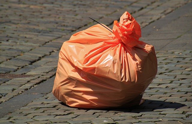 Abbandono rifiuti a Lesa: la minoranza chiede azioni incisive