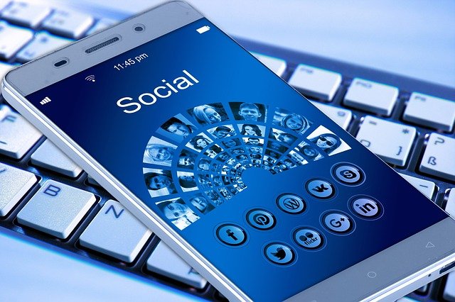 I webinar di Fondazione Carolina contro i pericoli dell’online