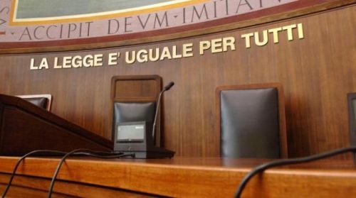 Tentò di uccidere l'ex dando fuoco all'auto: condanna ridotta