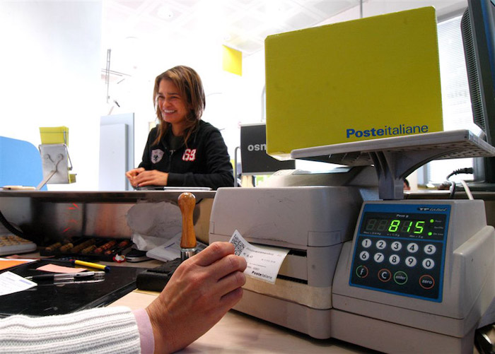 Coronavirus: Poste italiane amplia gratuitamente la copertura assicurativa ai possessori di polizze salute 
