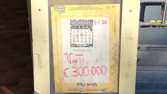 Pettenasco, vinti 300.000 euro al gratta e vinci