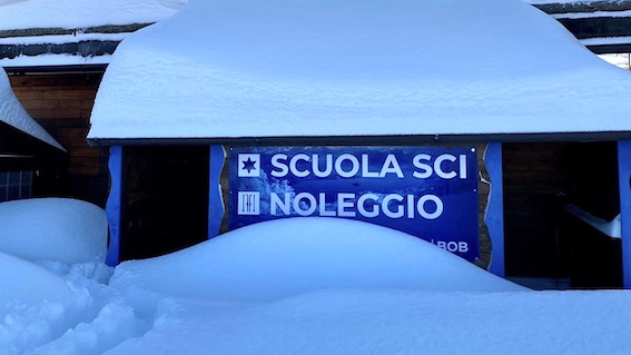 Tanta neve al Mottarone. Foto