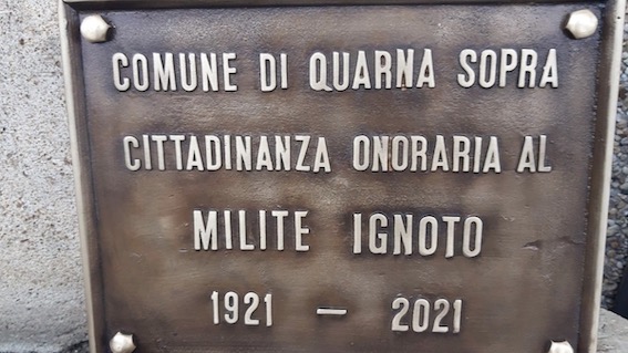 Quarna Sopra, inaugurata targa per la cittadinanza onoraria al Milite Ignoto