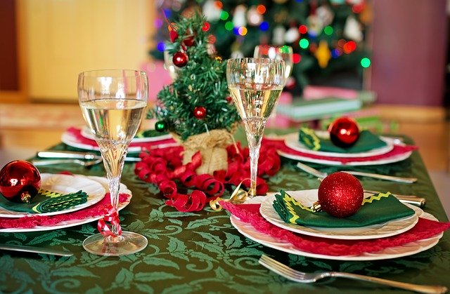 Il pranzo delle feste? Al ristorante per il 63% degli italiani. Coldiretti: occhio ai cibi tarocchi