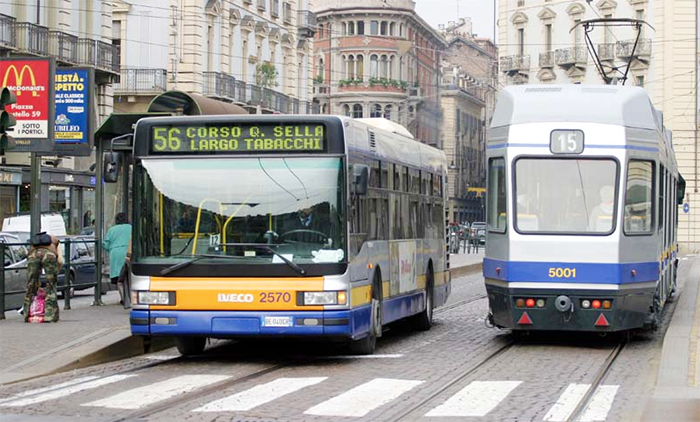I positivi al Covid non possono prendere taxi o altri mezzi pubblici