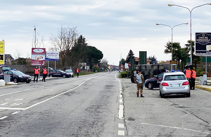 Diretta facebook dal posto di blocco di carabinieri ed esercito a Caltignaga