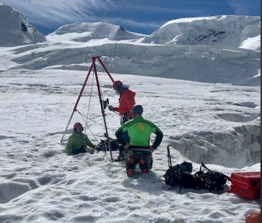 Salvata sul Monte Rosa dopo due notti in un crepaccio. Trovata per caso