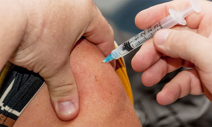 Vaccinazione antinfluenzale, consegnate 625 mila dosi: “Per i medici di famiglia non manca, la campagna prosegue”