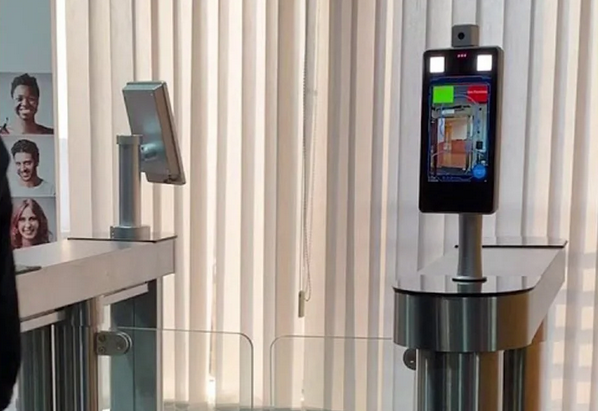 Apertura scuole, la Regione stanzia 500 mila euro per l’acquisto di termoscanner: "Misuriamo la febbre all'entrata"