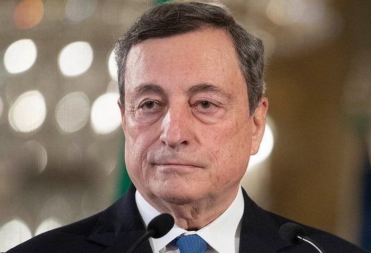 Ristoranti aperti la sera solo con i tavoli esterni, scuole al 100%, apertura piscine all'aperto a metà maggio. Draghi ci prova