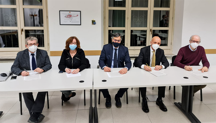 Il vaccino covid in Piemonte sarà anche in farmacia. Firmato accordo tra Regione e farmacisti