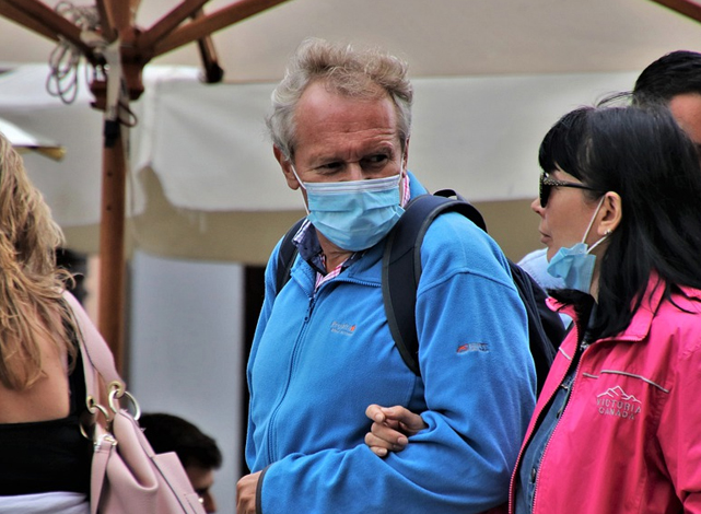 Priorità agli over60 per il vaccino: ci si può presentare anche senza prenotazione e si verrà vaccinati