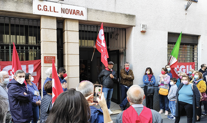 Presidio alle sedi Cgil di Novara e del Vco in risposta al vile attacco squadrista alla sede romana
