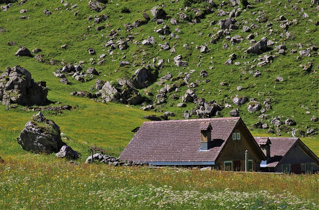 Contributi fino a 40mila euro per chi va a vivere in montagna e ristruttura casa: il bando regionale al via 
