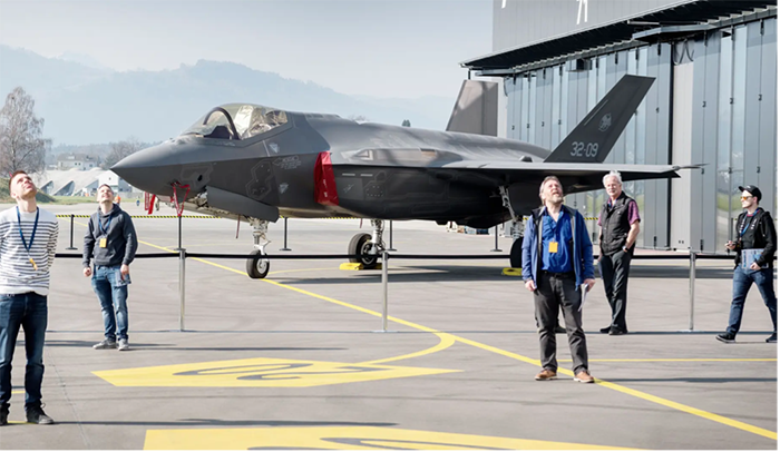 La Svizzera compra i Cacciabombardieri F 35 di Cameri ed elogia i tecnici italiani. Lavoro in Ticino per 40 ingegneri