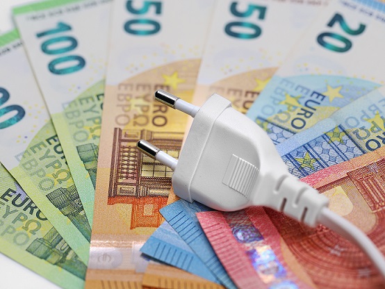 Rincari gas e luce: per le famiglie piemontesi un conto superiore ai 3mila euro 