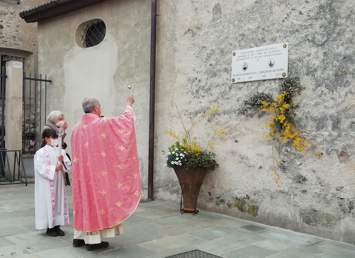 Duplice ricordo a Quarona, in Valsesia, di un sacerdote ossolano e di un medico novarese