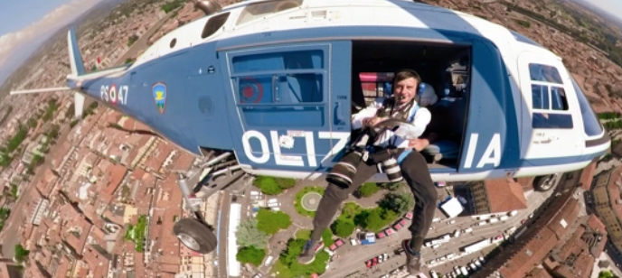 Spettacolari immagini nel calendario 2024 della Polizia firmato Massimo Sestini 