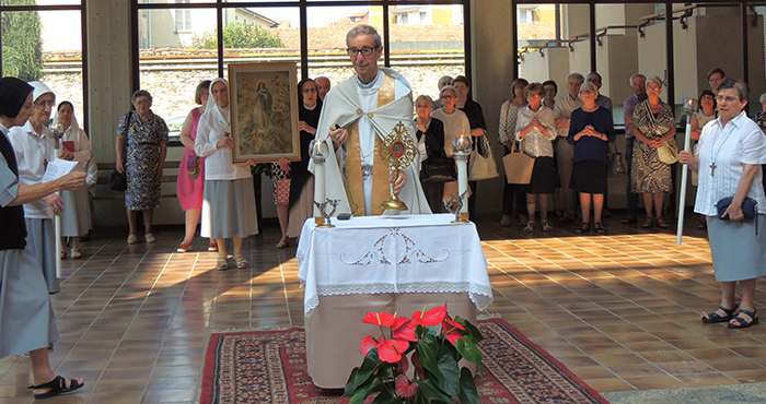 Istituto Rosmini: solenne processione con l’effigie della Madonna Assunta