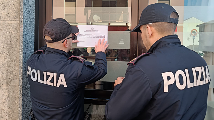 Il Questore chiude per 7 giorni il bar della rissa con coltelli e mazze 