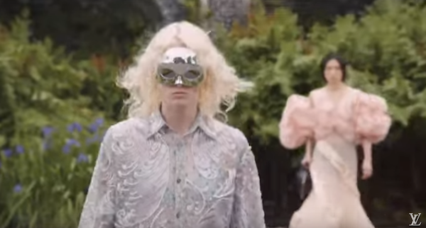 L'evento Vuitton all'Isola Bella: vip, influencer e ombrelli - La sfilata su YouTube
