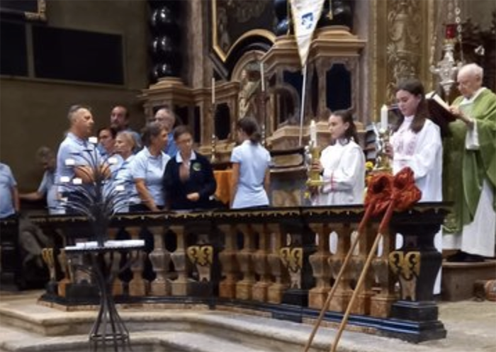 Il coro "la Rocca" di Arona alla Messa per i soci del Club dei 4000 a Macugnaga