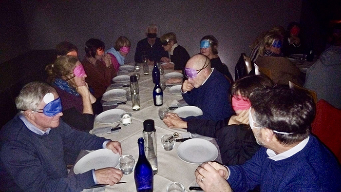  Un successo il “Giro pizza al buio” per sensibilizzare sulle disabilità visive 