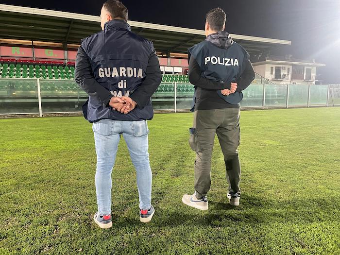 Riciclaggio: il presidente di una squadra del Novarese ai domiciliari. 17 indagati