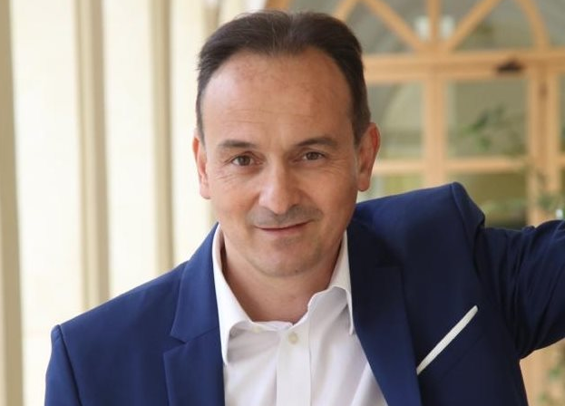 Busta con polvere bianca e un foglio con la scritta  "antrace" portata in Regione per il presidente Alberto Cirio