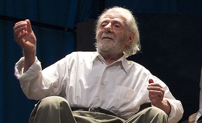 Gianrico Tedeschi compie 100 anni: da 20 la sua casa è il lago d'Orta