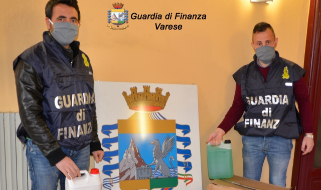 La Guardia di finanza sequestra 265 litri di finto igienizzante
