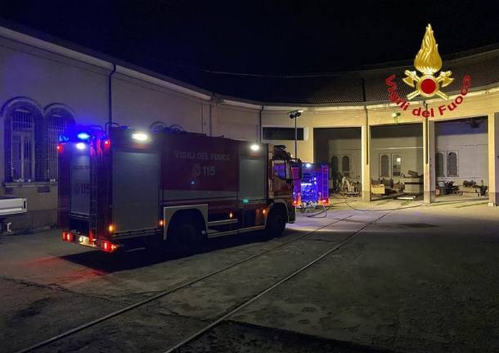 Incendio nel deposito ferroviario