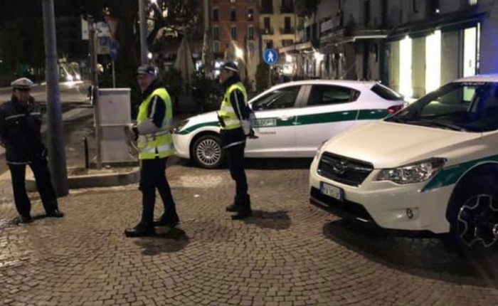 Divieto di spostamento: controlli in strada e autocertificazioni. Si rischia la denuncia