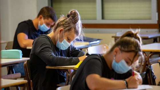 Studenti positivi al Covid-19, cambia il protocollo. Coi test rapidi quarantena ridotta a 10 giorni